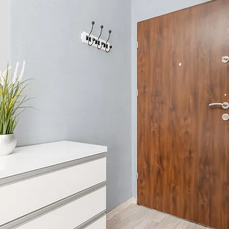 Emilii Plater Chic By Bookinghost *