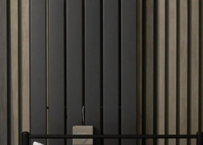 Emilii Plater Chic By Bookinghost